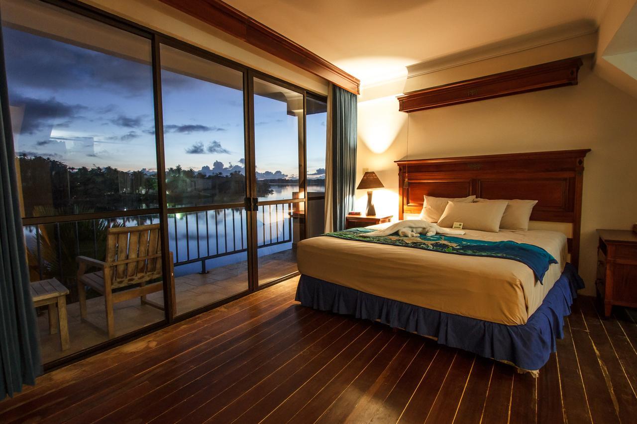 Manta Ray Bay Resort Colonia Extérieur photo