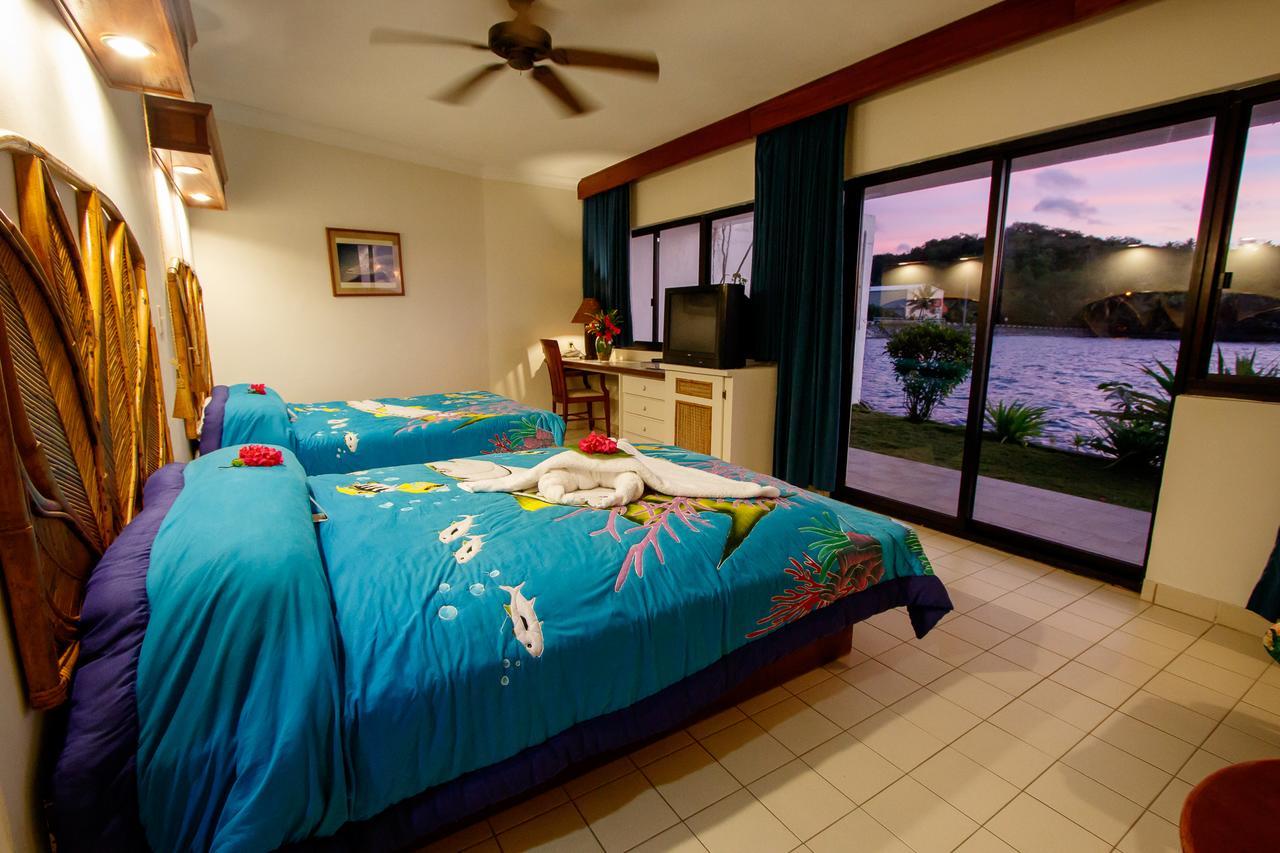 Manta Ray Bay Resort Colonia Extérieur photo