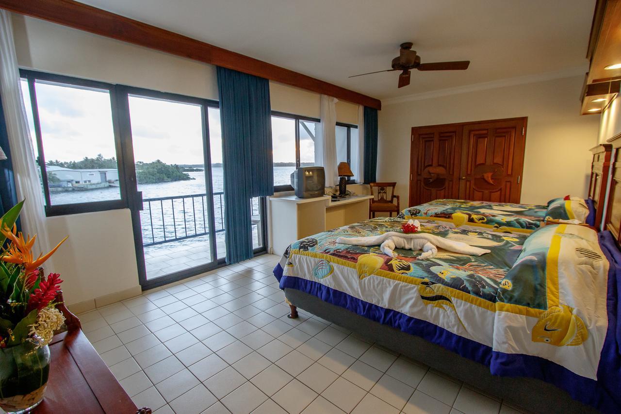 Manta Ray Bay Resort Colonia Extérieur photo