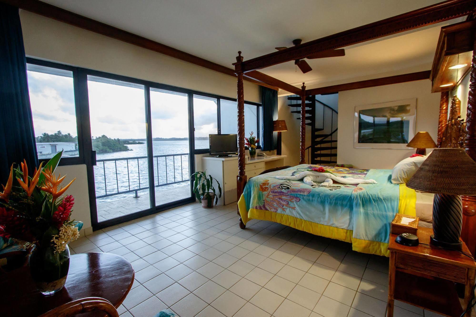 Manta Ray Bay Resort Colonia Extérieur photo
