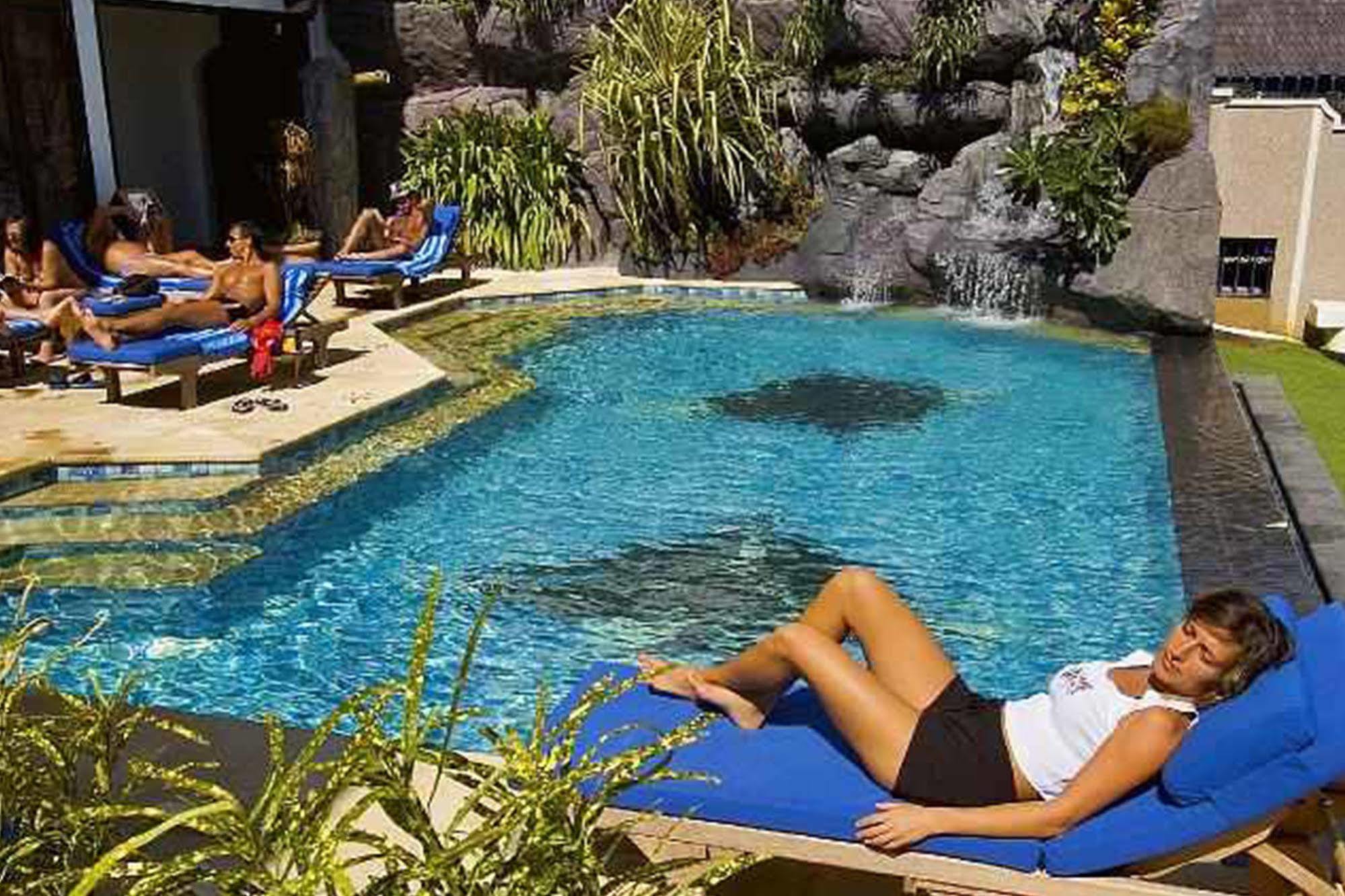 Manta Ray Bay Resort Colonia Extérieur photo