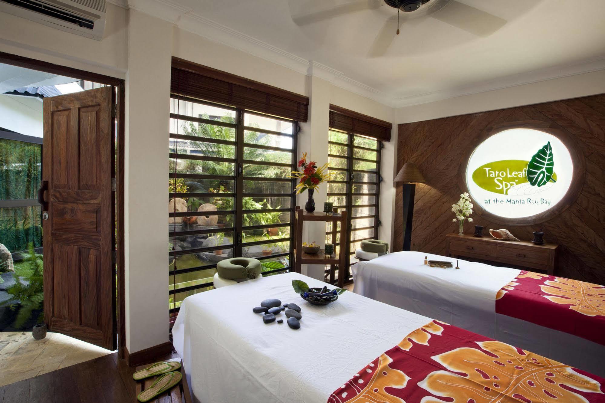 Manta Ray Bay Resort Colonia Extérieur photo