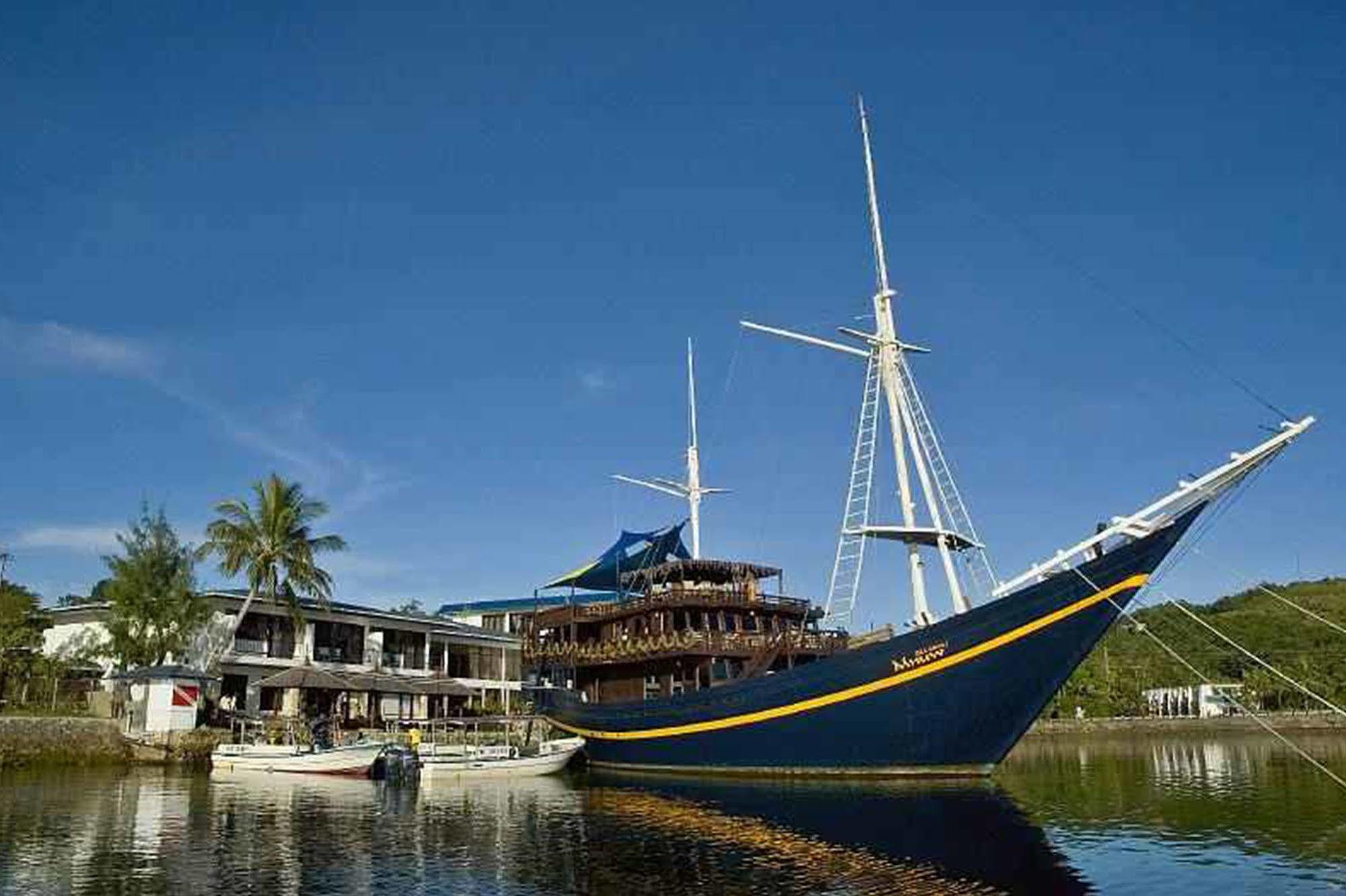 Manta Ray Bay Resort Colonia Extérieur photo